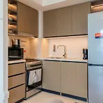 Cozy 1 Bedroom Apartment At Top Floor With City Views 178Bc-1